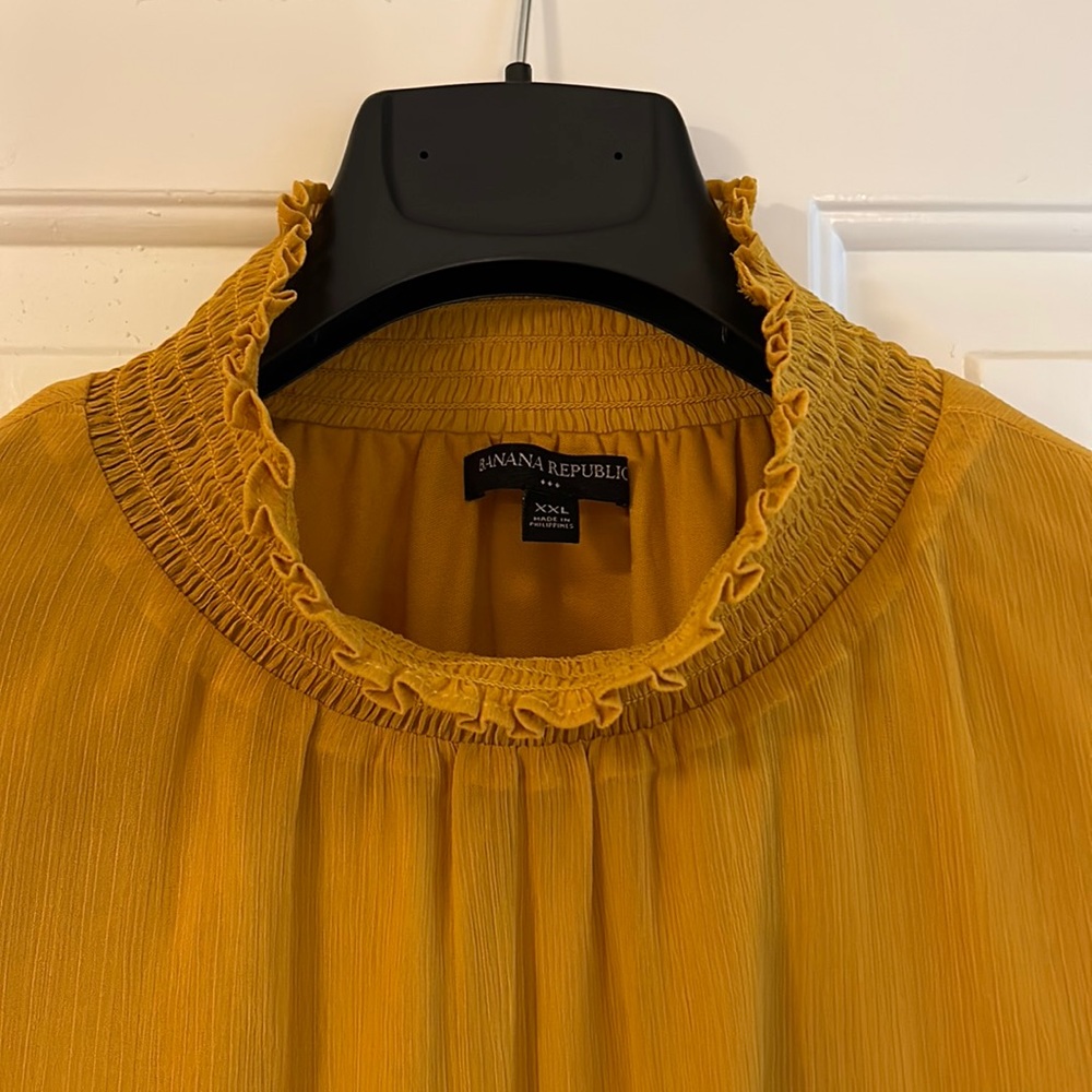 Banana republic, XXL sleeveless lined gold blouse